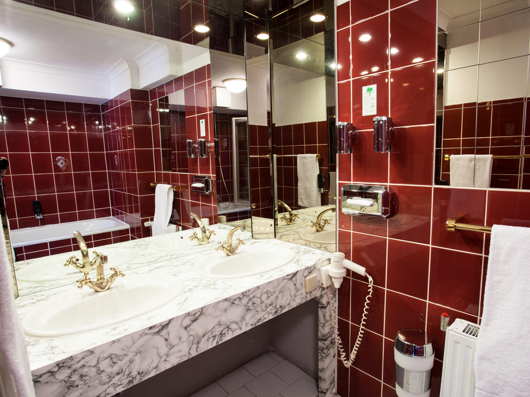 Ina Royal Hotel