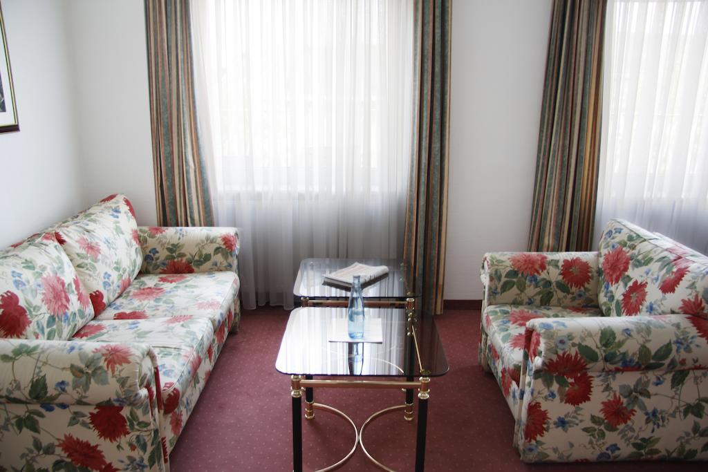 Ina Royal Hotel 3*
